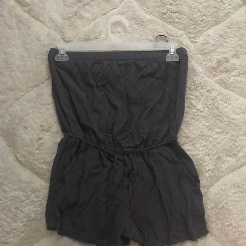 Strapless off the shoulder grey romper